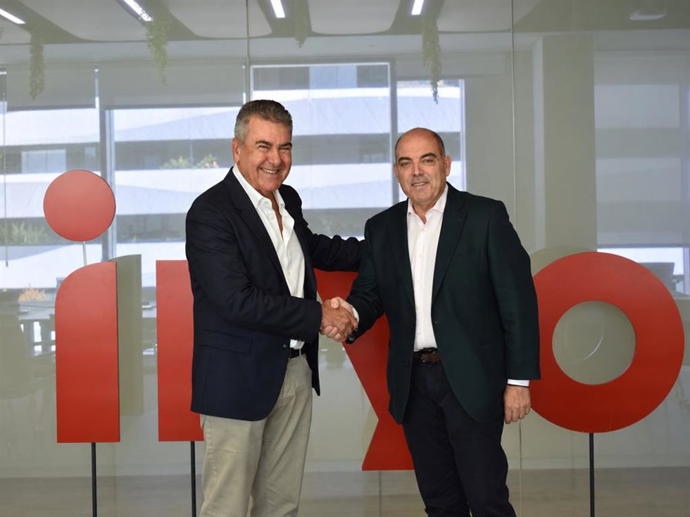 Carlos Bertomeu, presidente de Iryo (derecha) , y Lorenzo Amor, presidente de ATA