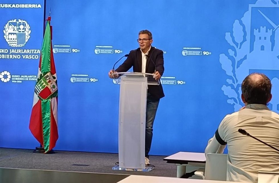 López ha comparecido ante los medios de comunicación reunirse con Pradales