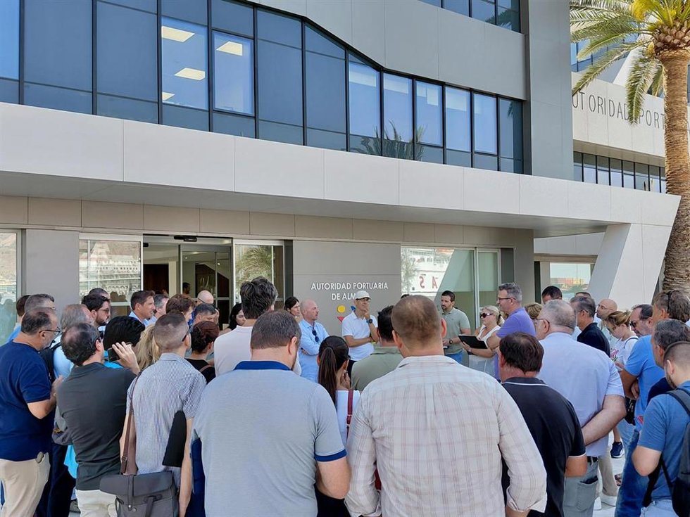 Representantes de empresas acuden a la visita técnica para la licitación de obras de la fase principal del proyecto Puerto-Ciudad de Almería.