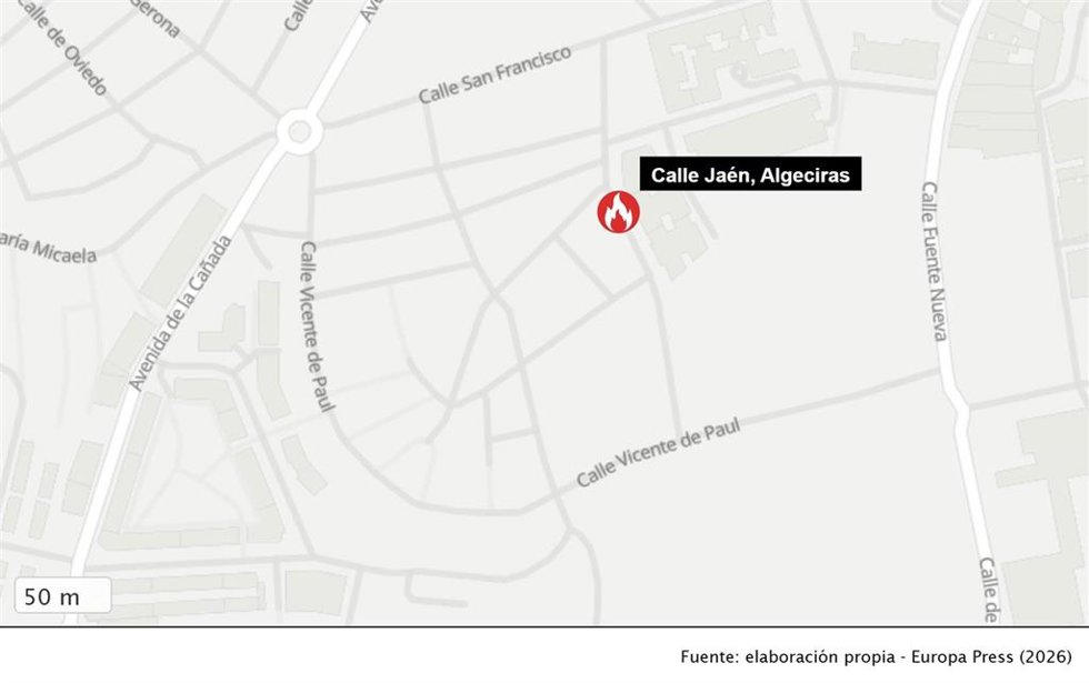 Calle donde se ha producido el incendio de una vivienda con tres evacuados en Algeciras
