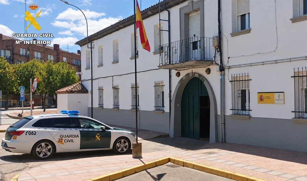 La Guardia Civil ha esclarecido varios robos cometidos en el interior de vehículos en un garaje de Valencia de Don Juan (León).