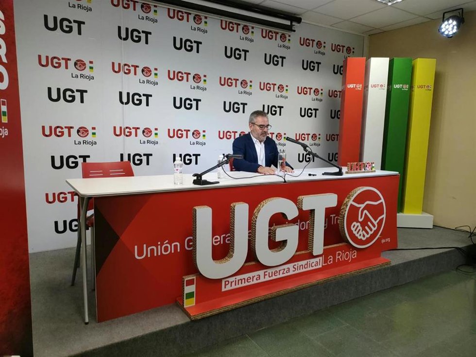 El secretario general de UGT La Rioja, Jesús Izquierdo, en un desayuno informativo