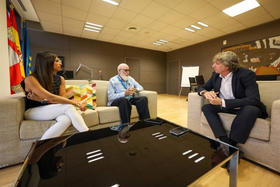 Martínez y Nuria Rubio en la reunión con el delegado saharaui en CyL