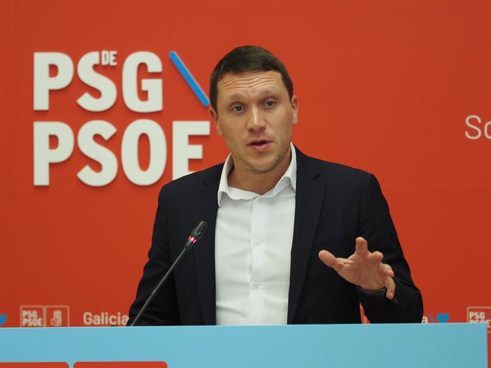 El diputado del PSdeG Aitor Bouza en rueda de prensa