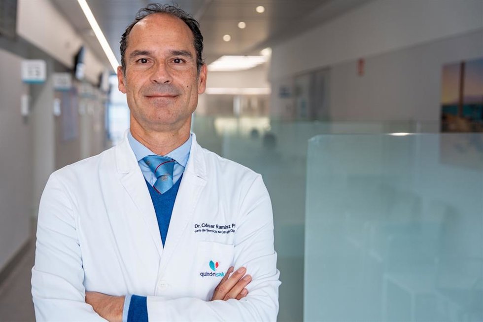 Imagen del cirujano malagueño Dr. César Ramírez Plaza, jefe del Servicio de Cirugía General y del Aparato Digestivo del Hospital Quirónsalud Málaga.