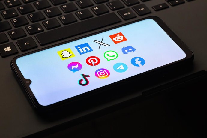 August 29, 2026, Canada: In this photo illustration, the social networks - Snapchat, LinkedIn, X (Twitter), Reddit, Messenger, Pinterest, WhatsApp, Discord, TikTok, Instagram, Telegram and Facebook logos is seen displayed on a smartphone screen.
