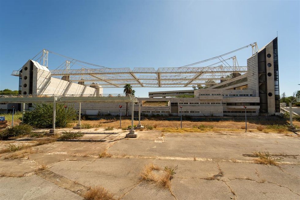 Archivo - Estado de abandono del Canal de los Descubrimientos, junto al Auditorio Rocío Jurado.