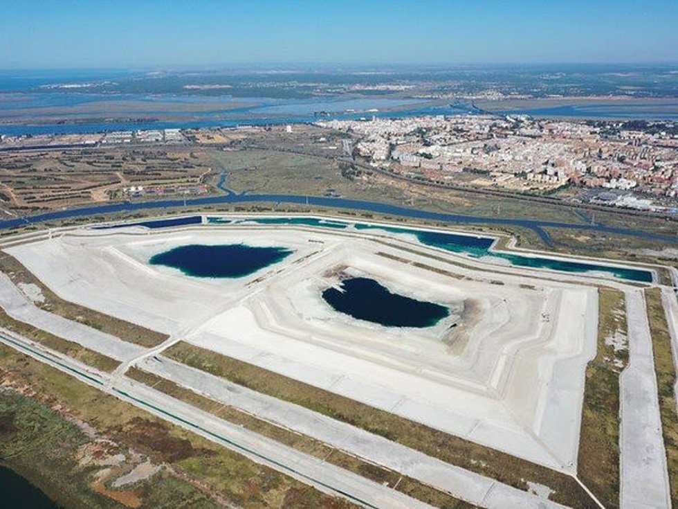 Archivo - Balsas de fosfoyesos en el estuario del río Tinto en Huelva.