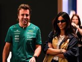Foto: Melissa Jiménez y Fernando Alonso, derroche de complicidad en su reaparición tras convertirse en padres