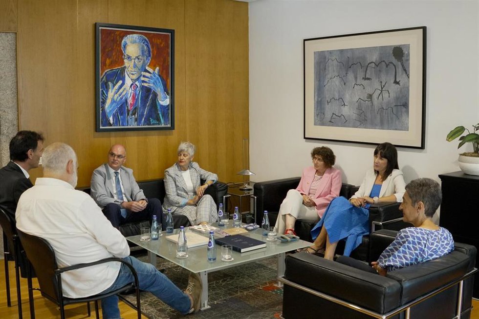 Reunión entre la presidenta del CCG y la portavoz nacional del BNG, Ana Pontón.