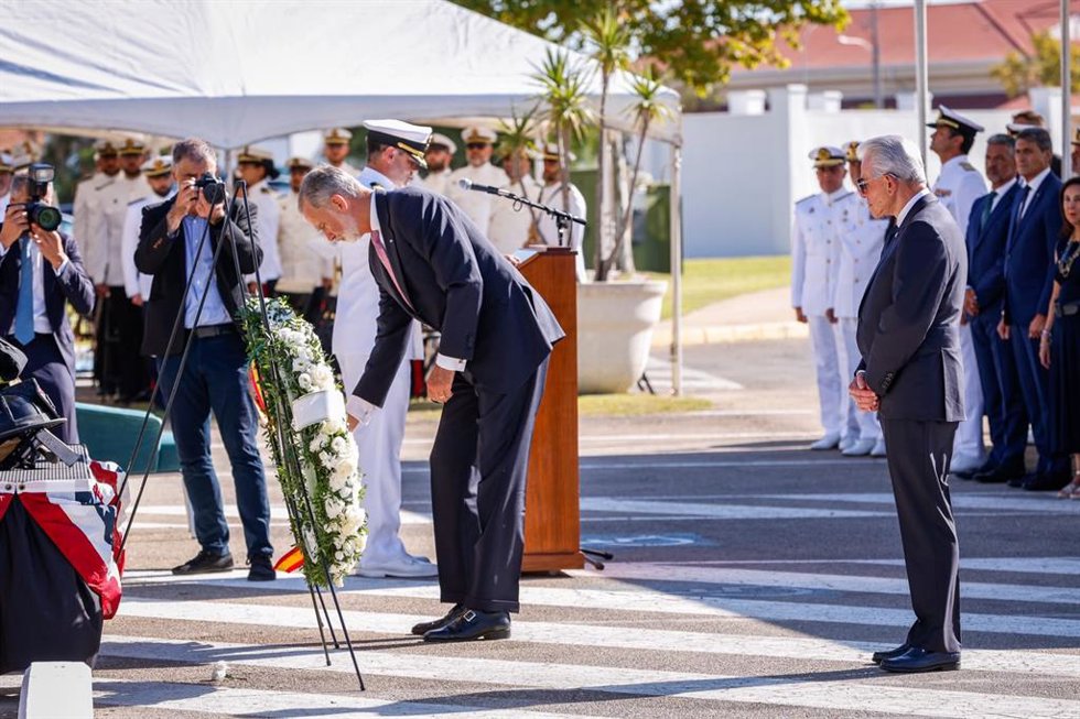 El Rey Felipe VI (c) en el homenaje a las víctimas del 11-S en la Base de Rota. A 11 de septiembre de 2026, en Rota, Cádiz (Andalucía, España). 