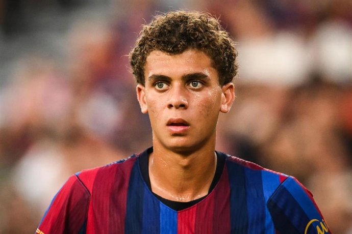 El delantero egipcio Hamza Abdelkarim disputando con el FC Barcelona el trofeo Joan Gamper.