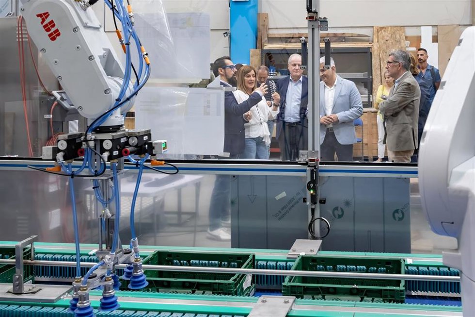 La presidenta de Cantabria, María José Sáenz de Buruaga, visita Ingemotions con motivo de su 15º aniversario