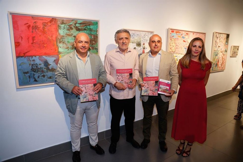 Acto de inauguración de la exposición 'La poética del espacio urbano', de Pepe Cañete.