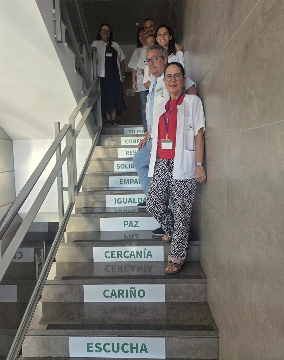 Escalera de humanización en el centro de salud de El Torrejón de Huelva.