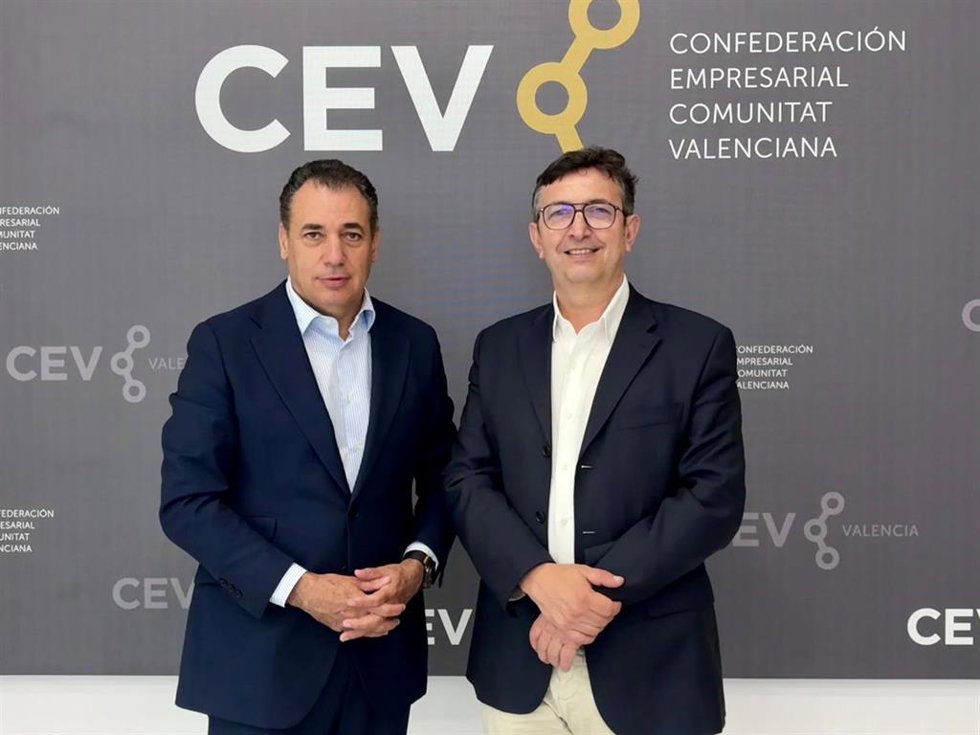 Presidente de la CEV, Vicente Lafuente, y presidente de CEOE Aragón, Benito Tesier.