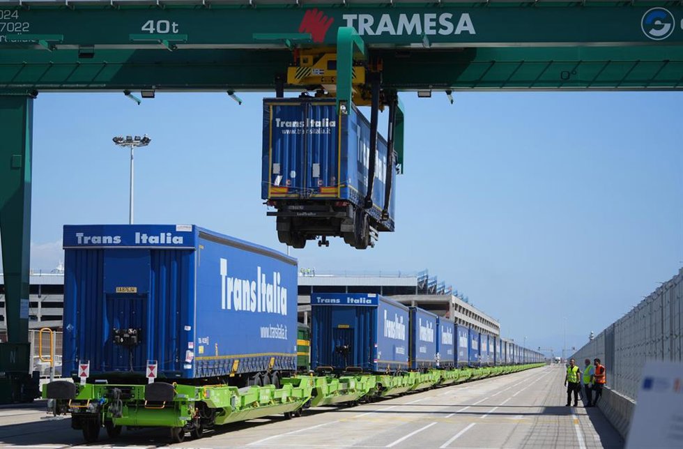 Archivo - Obras durante la inauguración de la autopista ferroviaria Valencia-Madrid, en el Puerto de Valencia, a 22 de julio de 2024, en Valencia, Comunidad Valenciana (España). 