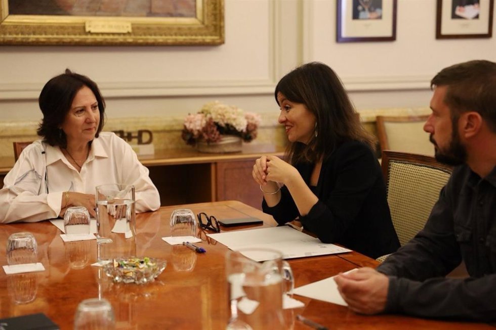 La Fiscal General del Estado, Teresa Peramato, y la ministra de Juventud e Infancia, Sira Rego, en una reunión.