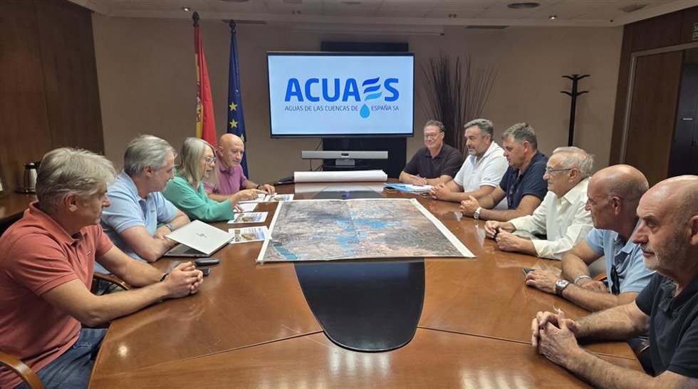Reunión entre Acuaes y la Comunidad General de Regantes del Negratín.
