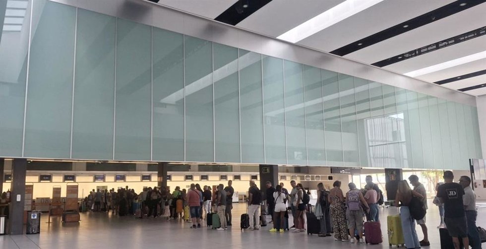 Imagen De Archivo Del Aeropuerto Internacional Región De Murcia.