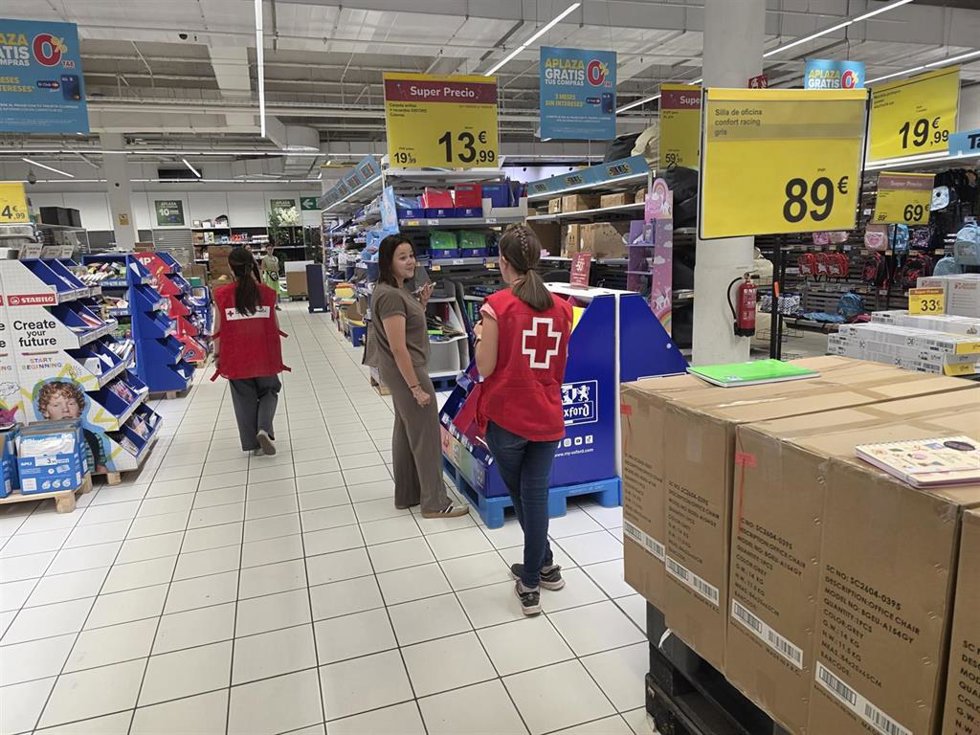 Voluntarios en la 'Vuelta al Cole Solidaria'.