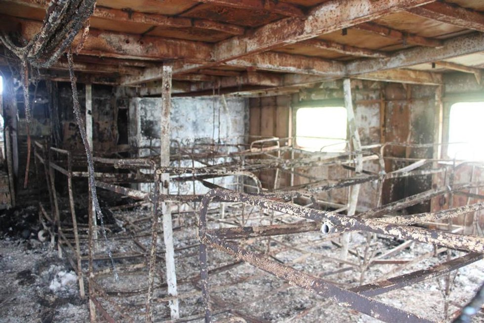 El interior del barco donde se ha registrado un incendio mientras navegaba en aguas  de Filipinas