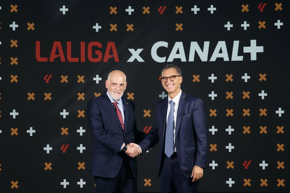 Javier Tebas, presidente de LaLiga, y Maxime Saada, CEO de Canal+.