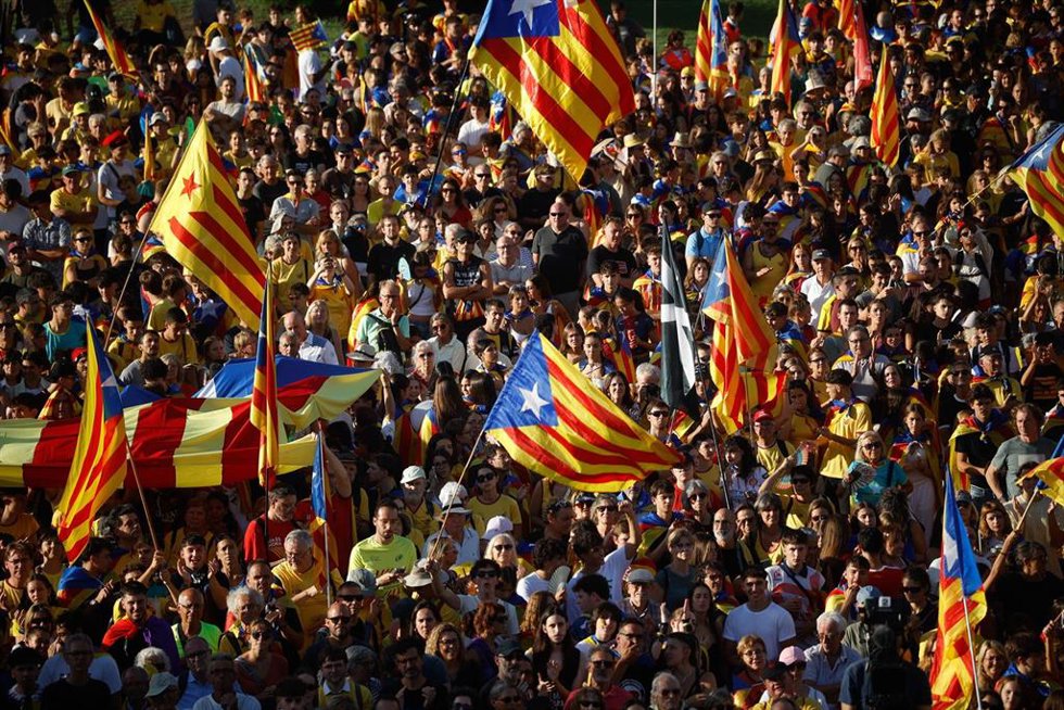 Manifestantes por la Diada este viernes