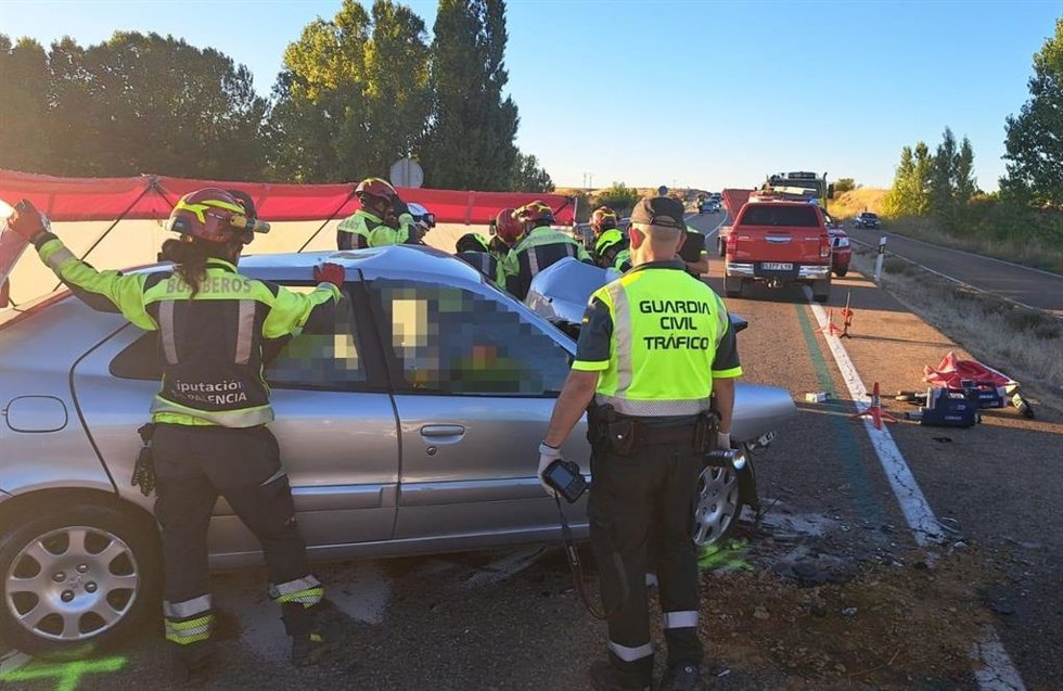 Muere una persona y otra resulta herida en un choque frontal en la CL-615 a la altura de Husillos (Palencia)