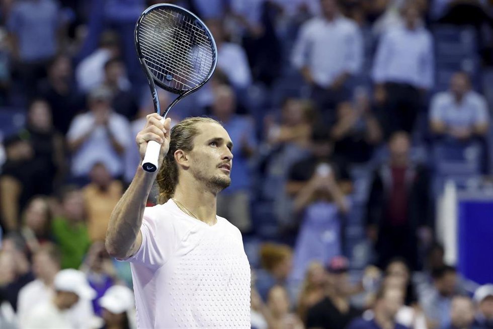 Alexander Zverev saluda al público tras una victoria en el US Open 2026