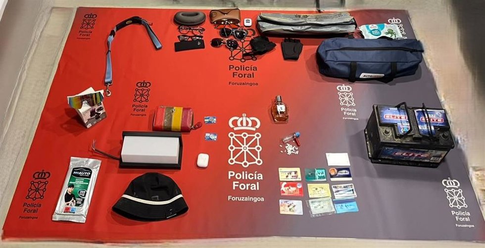 Objetos intervenidos al detenido.