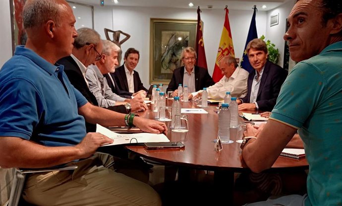 El consejero de Empresa, Empleo y Economía Social, Luis Alberto Marín, se reunió esta semana con representantes de diversas asociaciones y entidades representativas del sector de la Economía Social en la Región.