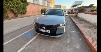 DS Nº4, un compacto híbrido que apuesta por la eficiencia sin renunciar al lujo