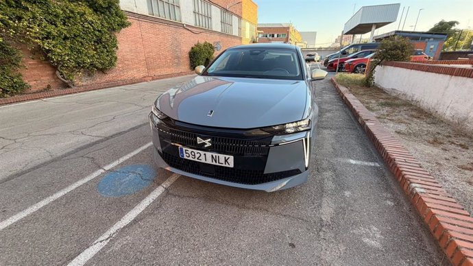 DS Nº4, un compacto híbrido que apuesta por la eficiencia sin renunciar al lujo