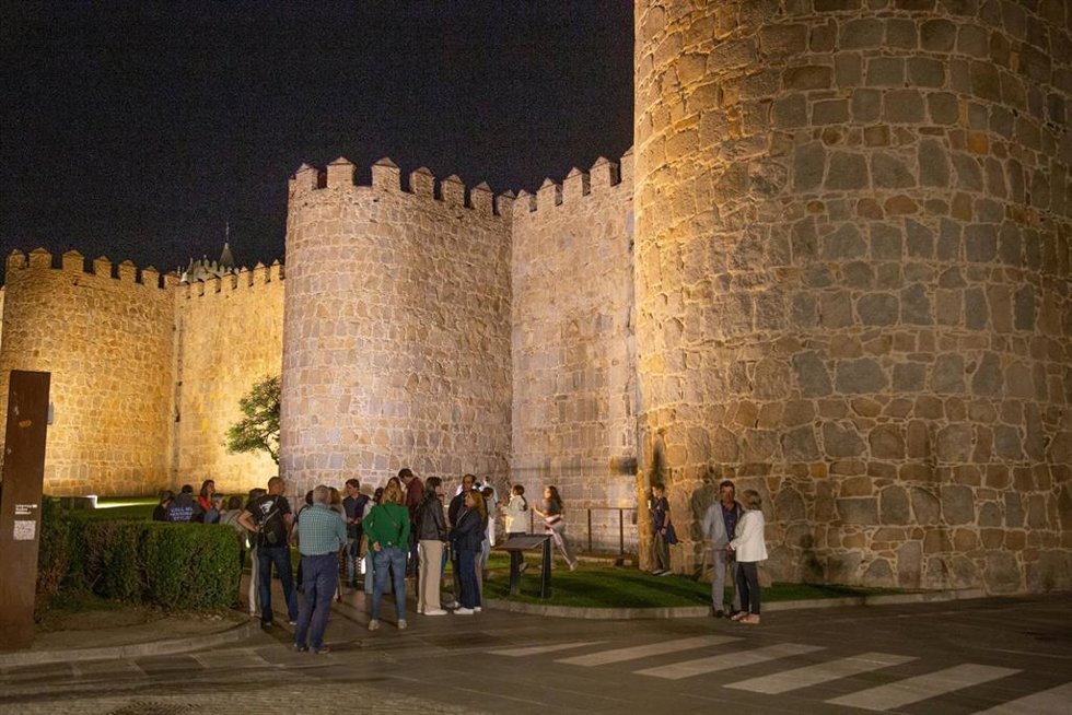 La ciudad de Ávila afronta este sábado la segunda jornada de Las Noches del Patrimonio tras el éxito del viernes