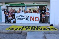 Una quincena de entidades se suman a la protesta contra la ampliación del aeropuerto de Palma