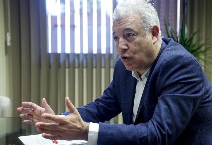 Archivo - El Secretario Autonómico de Educación y Formación de la Comunidad Valenciana, Daniel McEvoy, durante una entrevista con Europa Press, a 19 de diciembre de 2023, en València, Comunidad Valenciana (España). 