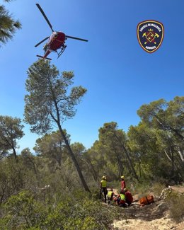 Rescatan en helicóptero a una excursionista lesionada en Peguera