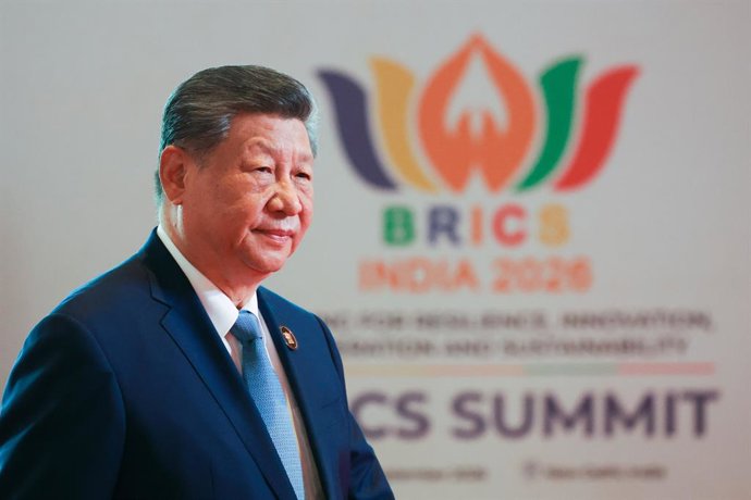 ÍNDIA, NOVA DELHI – 12 DE SETEMBRO DE 2026: O presidente da China, Xi Jinping, observa antes de uma reunião realizada no âmbito da 18ª Cúpula do BRICS