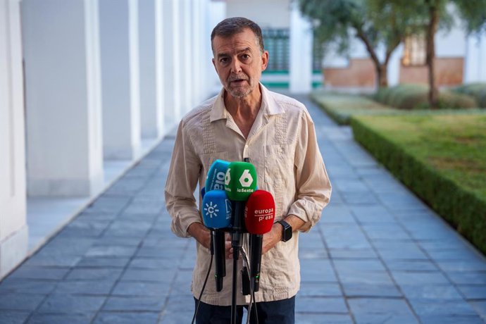 El portavoz del G.P Por Andalucía, Antonio Maíllo Cañadas atiende a los medios tras la reunión del día de hoy. A 31 de agosto de 2026 en Sevilla, Andalucía (España). La presidenta del Parlamento de Andalucía, Ana Mestre, mantiene en Sevilla reuniones con 