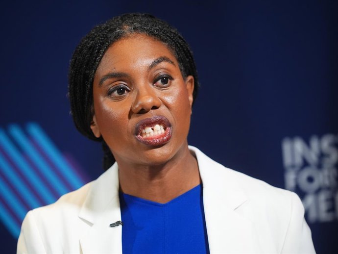 Archivo - Arquivo - 9 de junho de 2026, Reino Unido, Londres: A líder do Partido Conservador britânico, Kemi Badenoch, profere um discurso em Westminster. Foto: James Manning/PA Wire/dpa