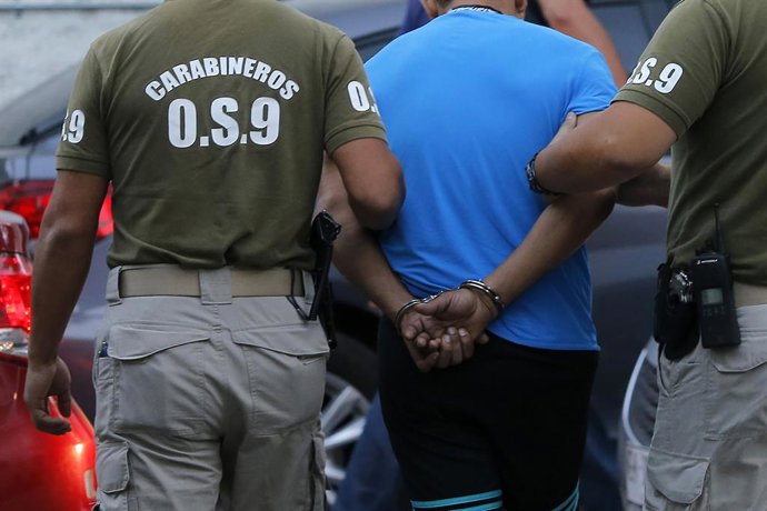 Santiago 01 de marzo del 2016.  OS9 de Carabineros de Chile detiene a Osmario Santos, lider de la banda y experto en clonacion de tarjetas bancarias, conocido como "Meo Rey", quien habria retornado hace solo dos meses al pais, actuando con su banda