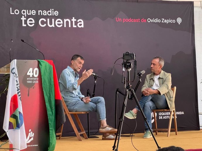 El coordinador general de Izquierda Unida de Asturias, Ovidio Zapico junto al coordinador federal de la formación, Antonio Maíllo, durante el acto de apertura del nuevo curso político de IU Asturias