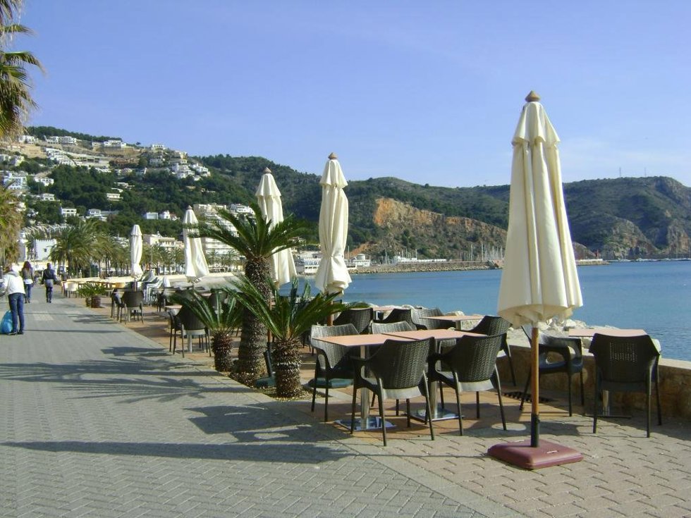 Archivo - Imagen de una playa de Xàbia