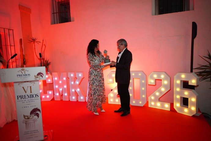 La alcaldesa de Almería, María del Mar Vázquez, que fue la encargada de recoger el galardón para el Paseo, agradeció al Club de Marketing el reconocimiento.