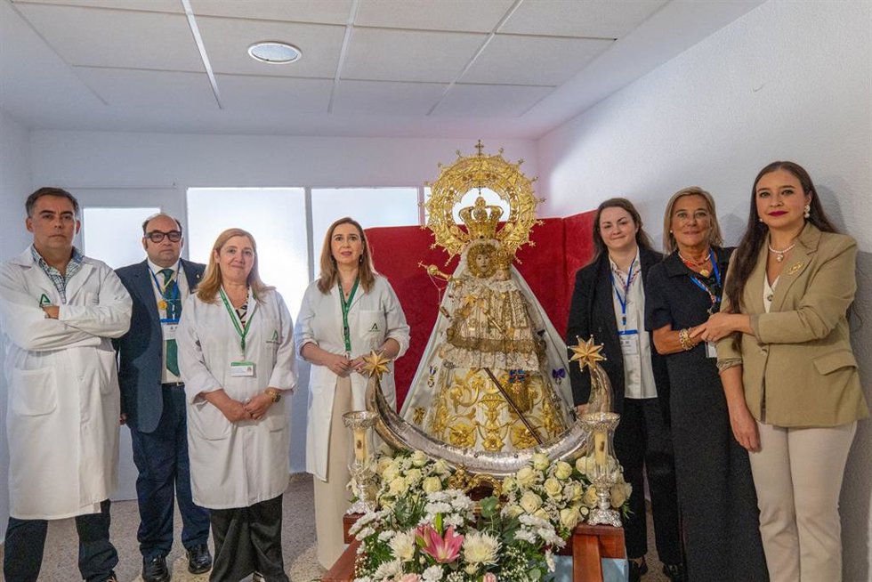 El Hospital Universitario de Jaén, perteneciente al Servicio Andaluz de Salud (SAS), ha acogido la visita extraordinaria de la Virgen de la Capilla, Patrona y Alcaldesa Mayor de Jaén.