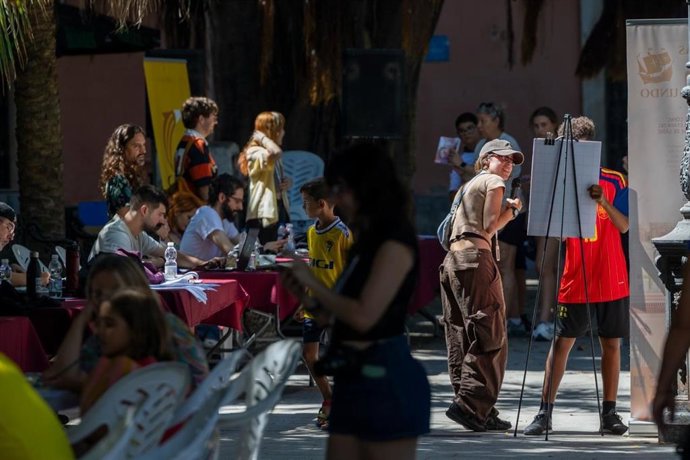 La Plaza de Mina ha acogido este sábado la jornada 'Viñetas de un Nuevo Mundo'.