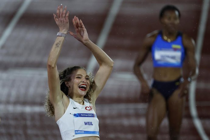 Archivo - SANTIAGO, CHILE-NOV 01: Martina Weil de Chile gana la final femenina de 400m, durante los Juegos Panamericanos Santiago 2023 en el Coliseo del Estadio Nacional Julio Martínez, el 01 de Noviembre en Santiago, Chile. / Martina Weil of Chile wins i
