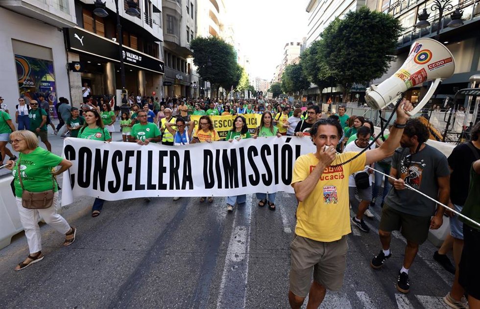 Docentes de la Comunitat Valenciana vuelven a salir a las calles este sábado en las primeras manifestaciones de este nuevo curso para exigir a la Conselleria de Educación la reanudación de las negociaciones para lograr mejoras en el sistema educativo.