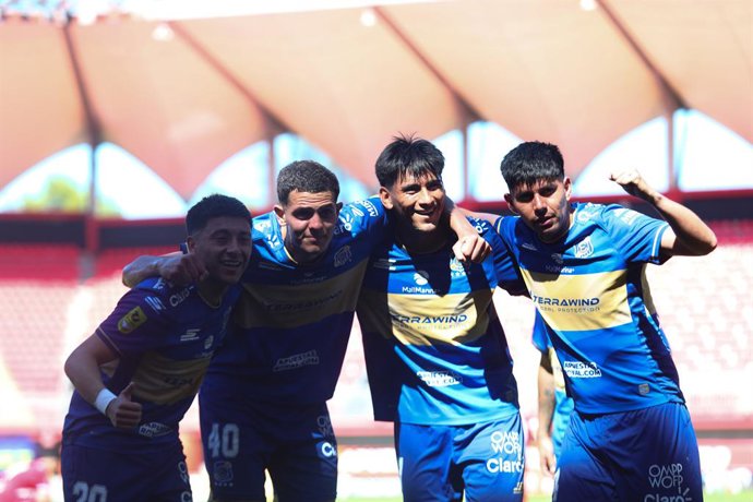 Futbol, Nublense vs Everton Vigesima tercera fecha, segunda rueda, campeonato Nacional Liga de Primera 2026. El equipo de Everton es fotografiado celebrando el gol durante el partido de primera division disputado en el estadio Nelson Oyarzun de Chillan,